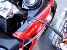 引出したアクセルワイヤー