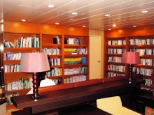 ライブラリー （窓側から）